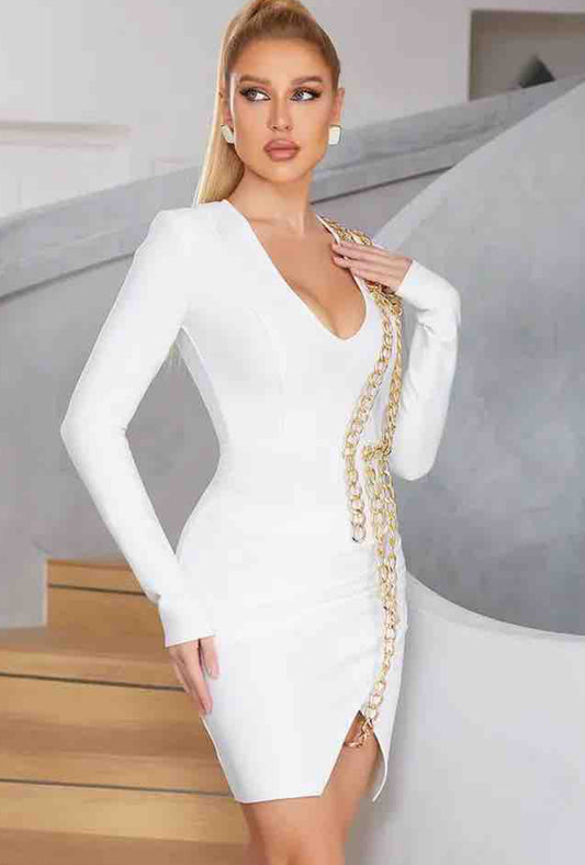 Vestido blanco con cadena